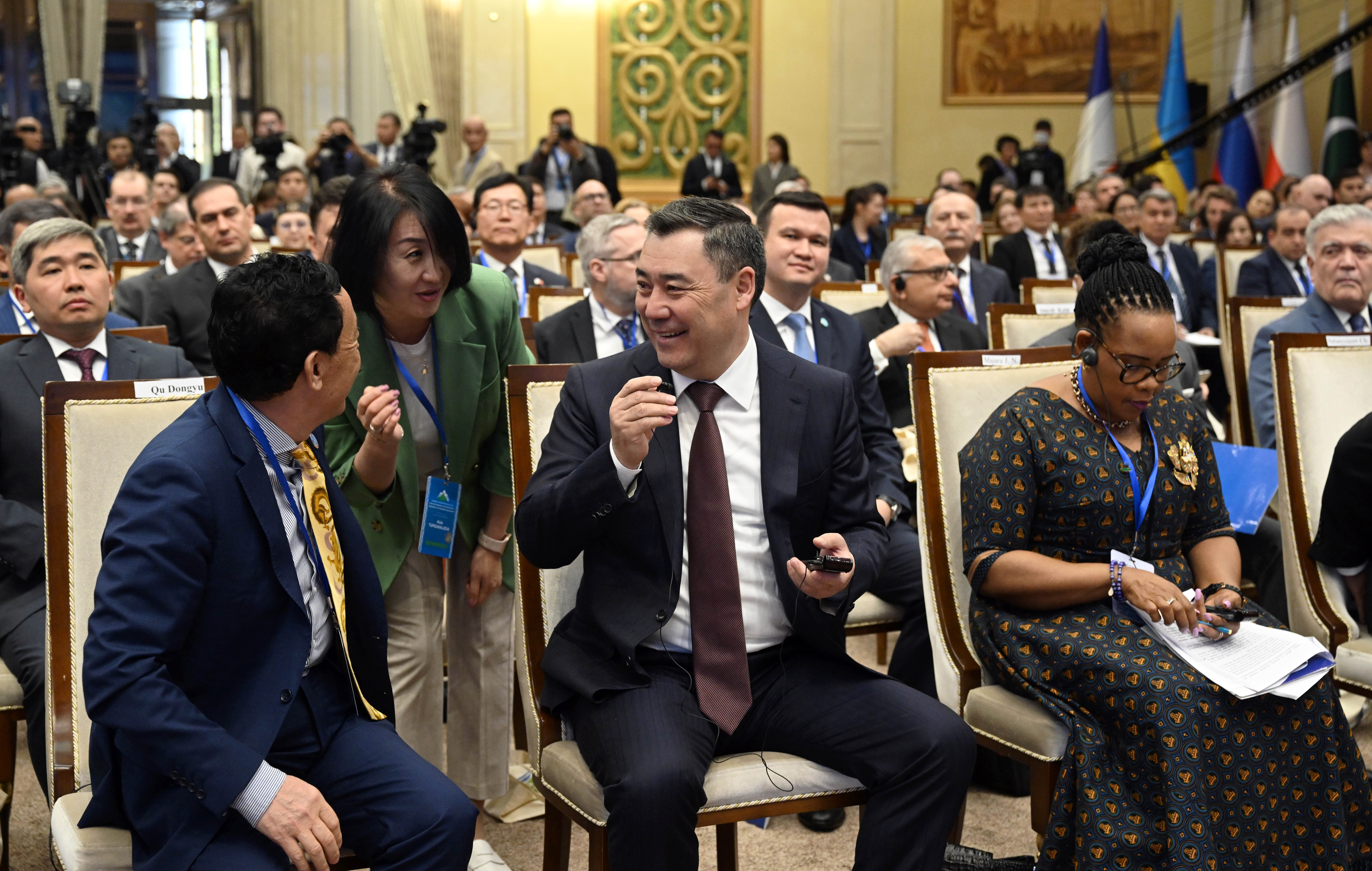 Президент Садыр Жапаров: «Сегодня Бишкек вновь становится точкой консолидации стран и международных организаций, а также горного сообщества, объединенных общими чаяниями и надеждами» - Изображение 3