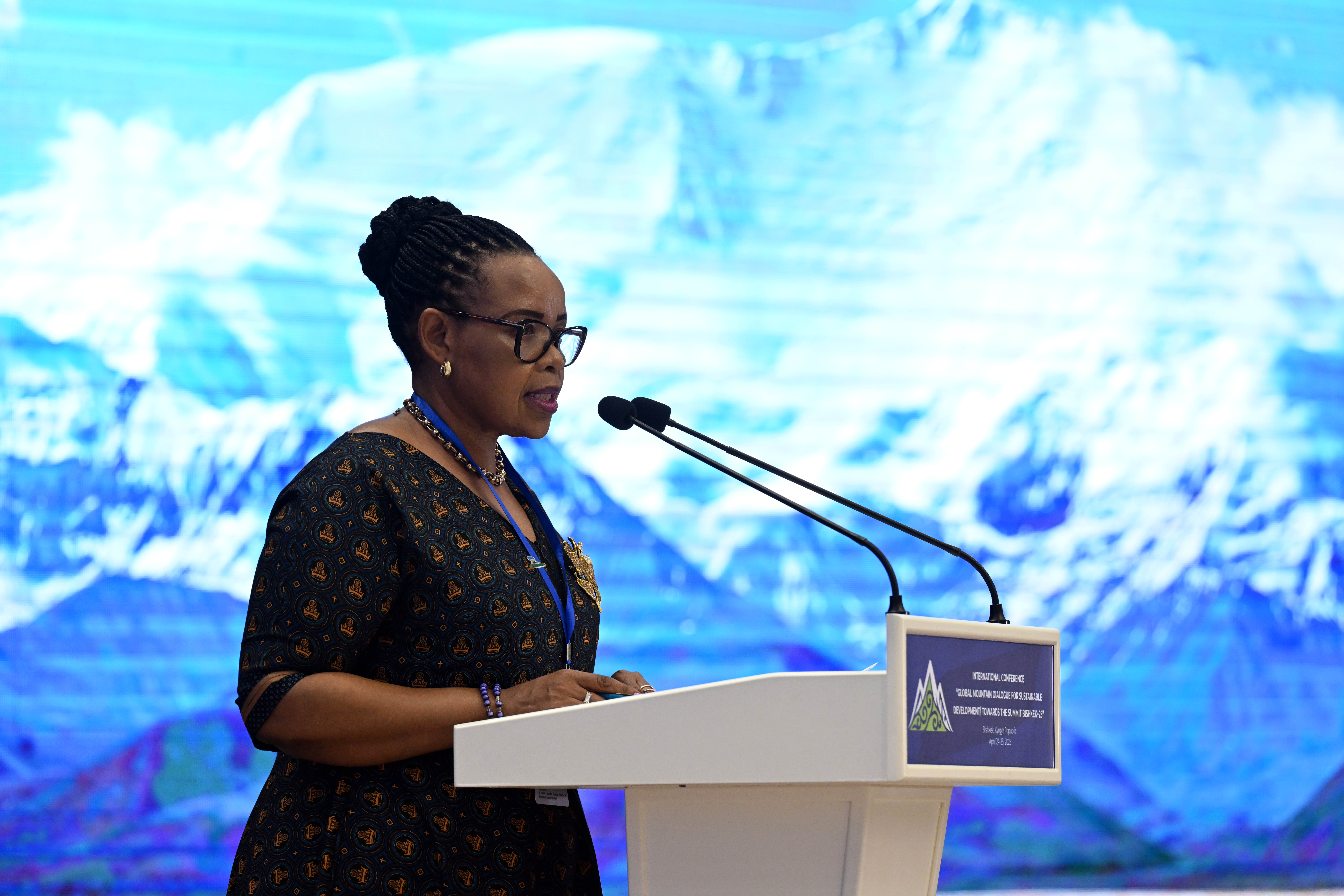 Президент Садыр Жапаров: «Сегодня Бишкек вновь становится точкой консолидации стран и международных организаций, а также горного сообщества, объединенных общими чаяниями и надеждами» - Изображение 12