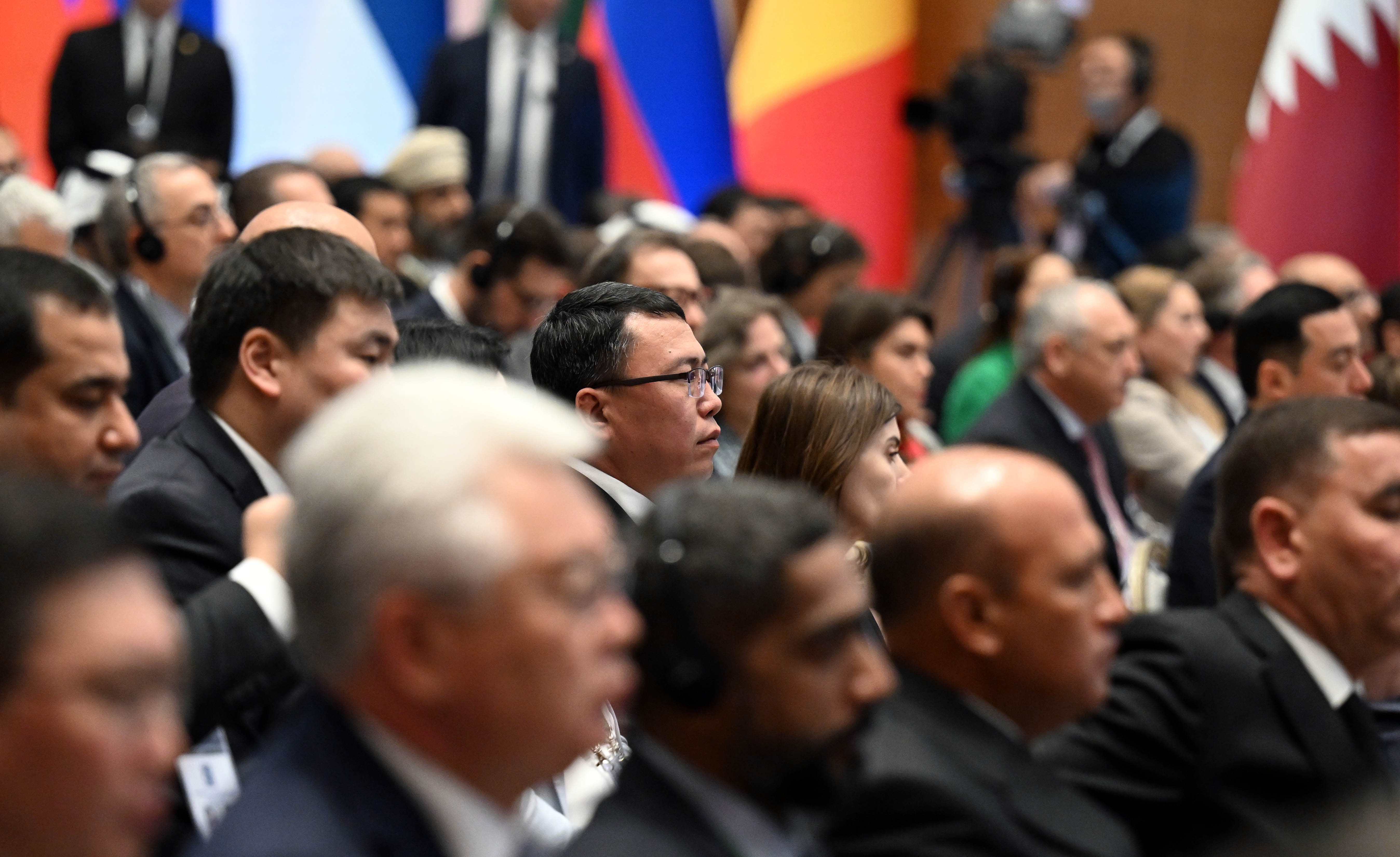 Президент Садыр Жапаров принял участие в международном форуме «Центральная Азия перед лицом глобальных климатических угроз: солидарность ради общего процветания» - Изображение 9