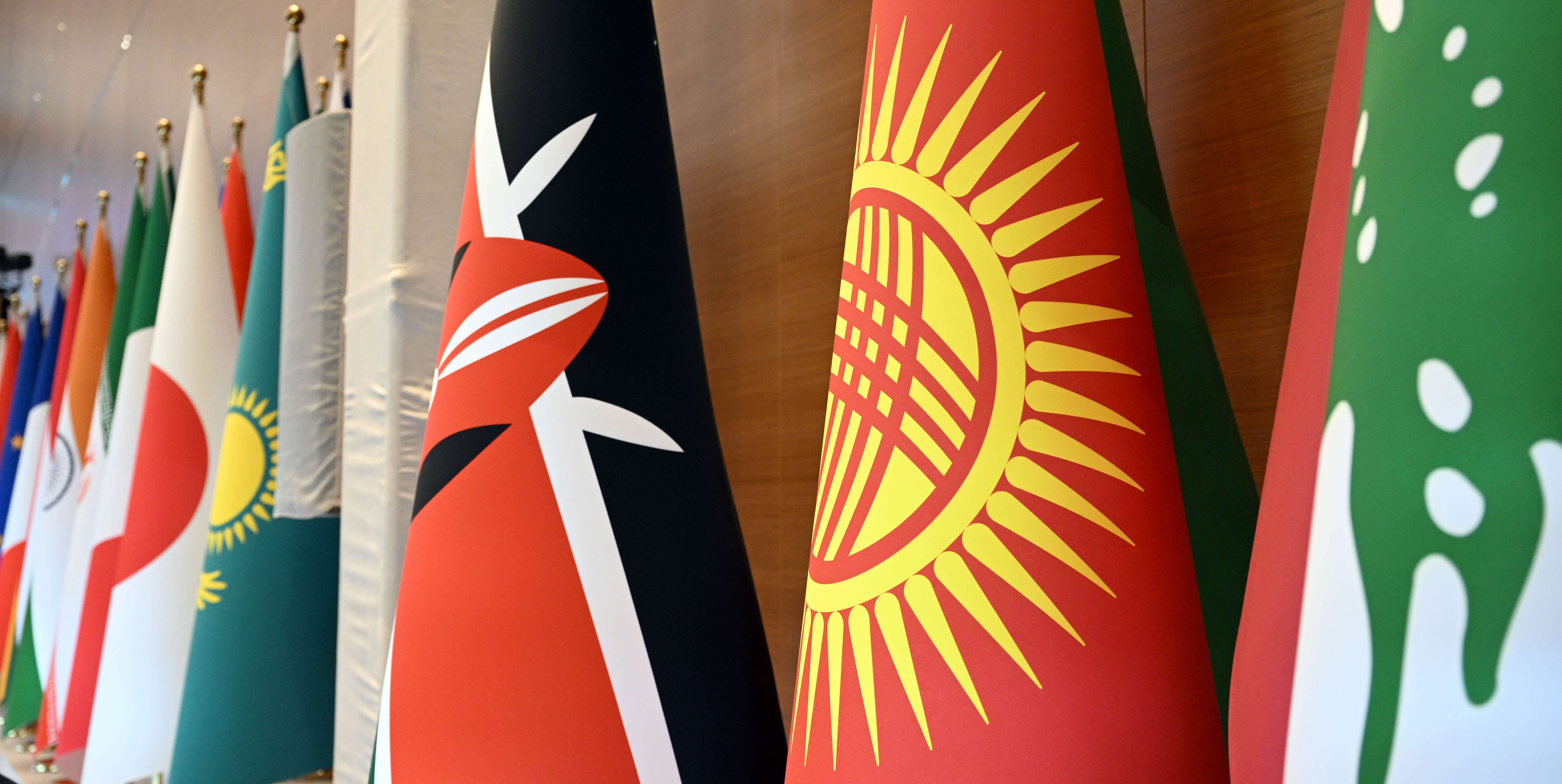 Президент Садыр Жапаров принял участие в международном форуме «Центральная Азия перед лицом глобальных климатических угроз: солидарность ради общего процветания» - Изображение 13